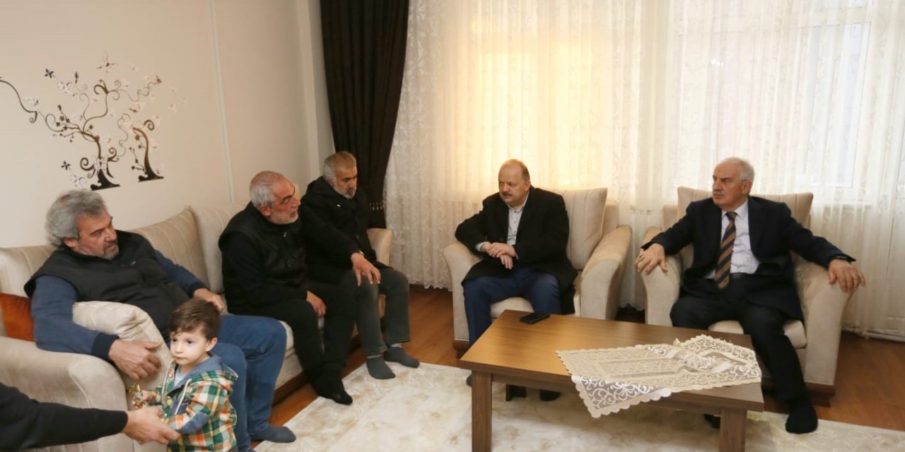 İlçeye gelen depremzedeleri yalnız bırakmadılar