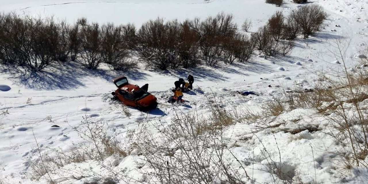 Şarampole uçan otomobildeki 3’ü ağır toplam 4 kişi yaralandı