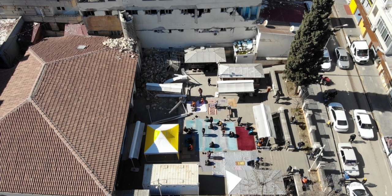 Tarihe direndi depreme dayanamadı