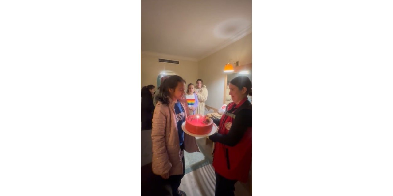 Depremzede 11 yaşındaki Ayşenur’un doğum günü Marmaris’te kutlandı