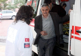 4 kişilik aile yemekten zehirlendi