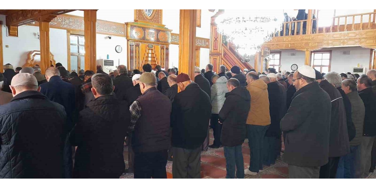 Aydın’da camilerde gıyabi cenaze namazı kılındı