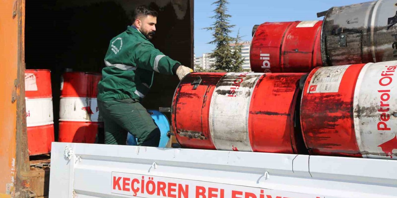 Keçiören Belediyesi odun sobası ve battaniyeleri yola çıkardı