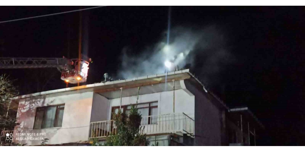 İki katlı evin bacasında çıkan yangın söndürüldü