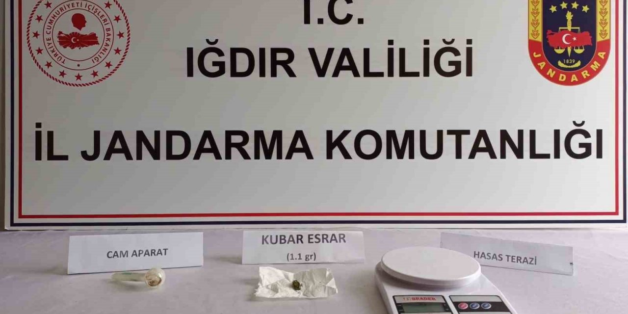 Iğdır’da torbacıların sakladığı uyuşturucu menfez altında ve metruk binalarda çıktı