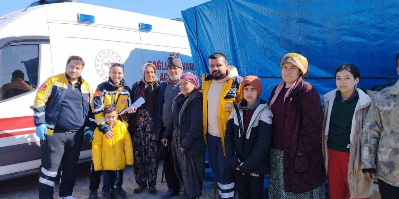 Samsunlu sağlıkçılar deprem bölgesinde yara sardı