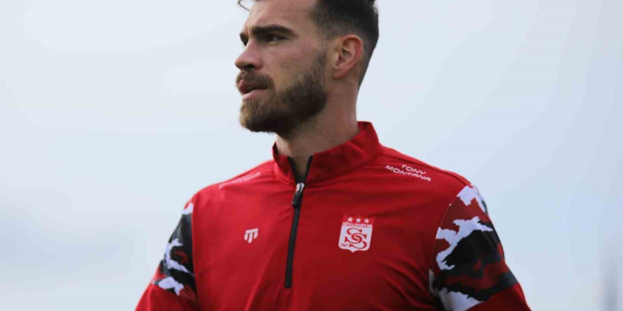 Sivassporlu Dimitrios Goutas, depremzedelere 700 bin TL bağışladı