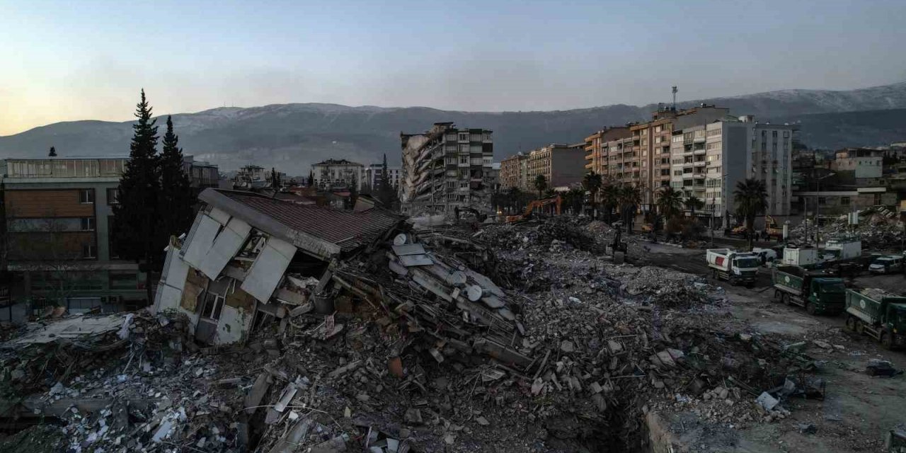 Kahramanmaraş’ta arama kurtarma ve enkaz kaldırma çalışmaları sürüyor