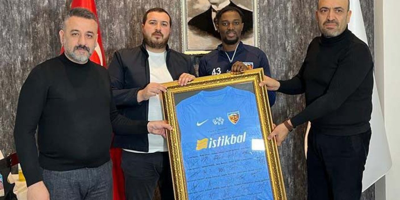 Kayserispor kaptanından depremzedelere destek