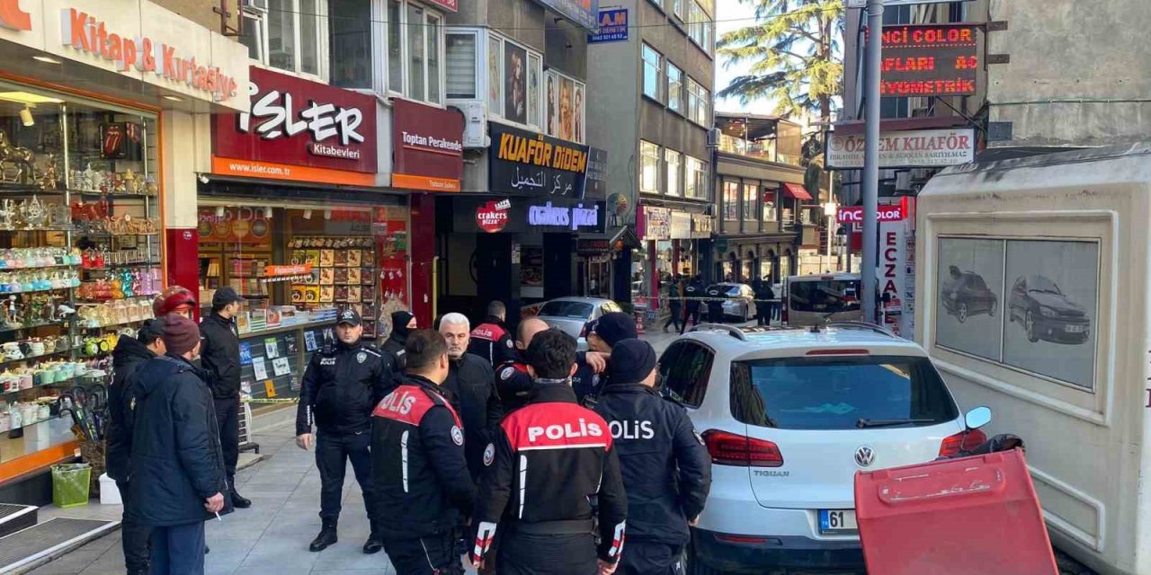 Trabzon’da silahlı kavganın görüntüleri güvenlik ve cep telefonu kameralarına yansıdı