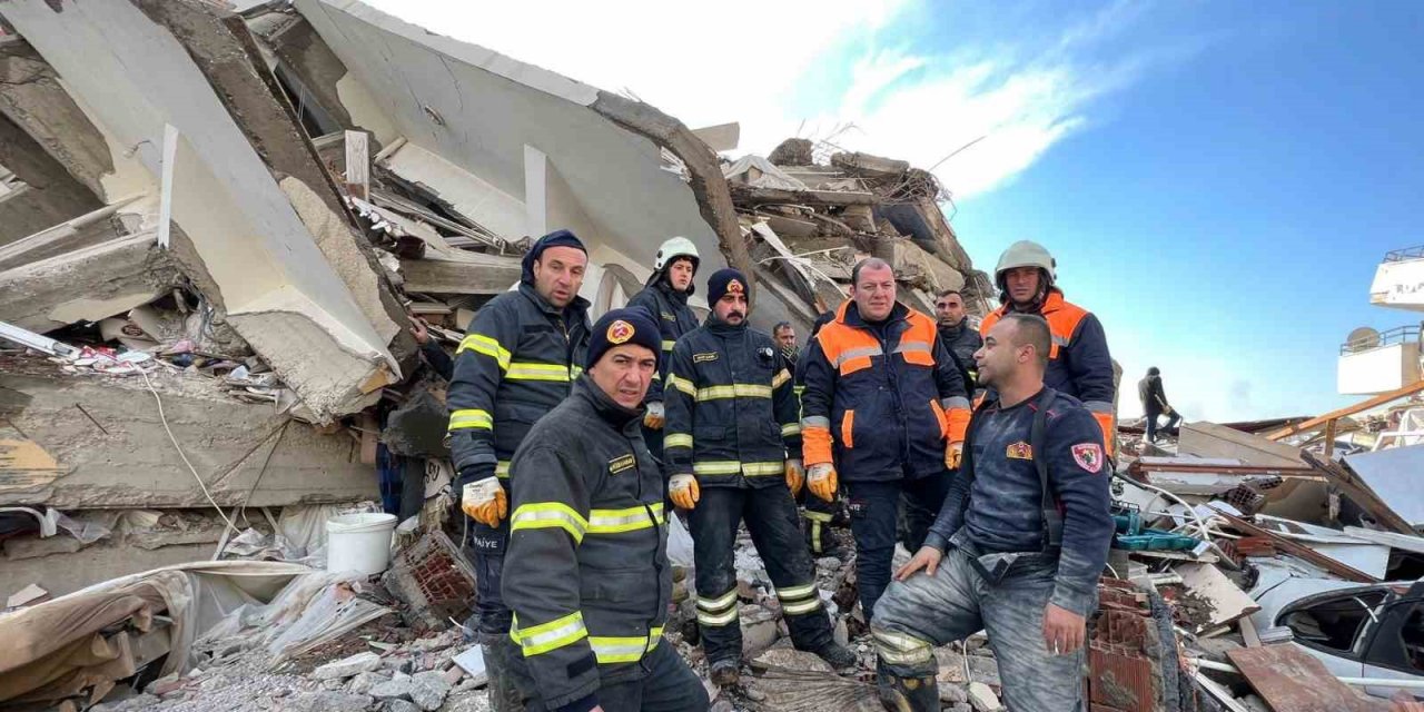 Depremzede Elif’in kurtarıcıları Burdur’a döndü