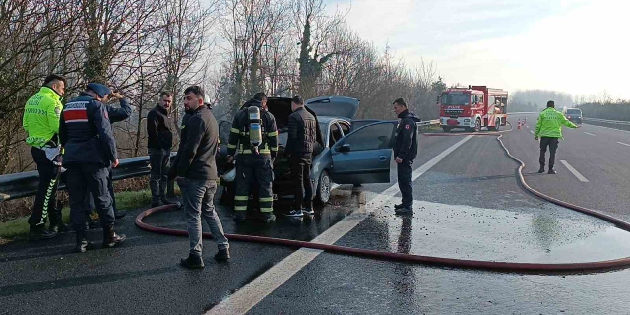 Diyarbakır’dan İstanbul’a giden ailenin aracı yandı