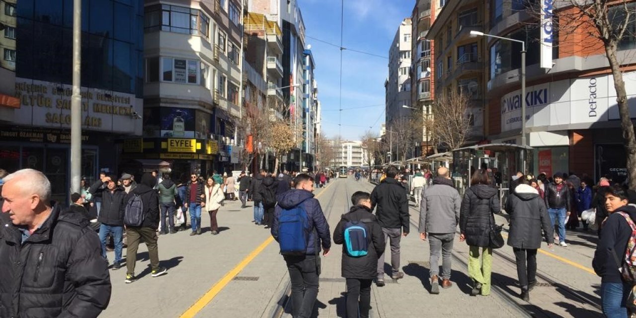 Eskişehirliler yazdan kalma bir günün keyfini çıkardı