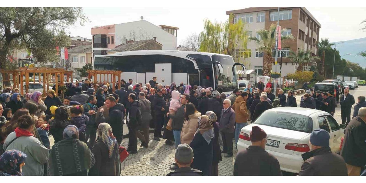 Gerze’de 42 kişilik umre kafilesi dualarla uğurlandı