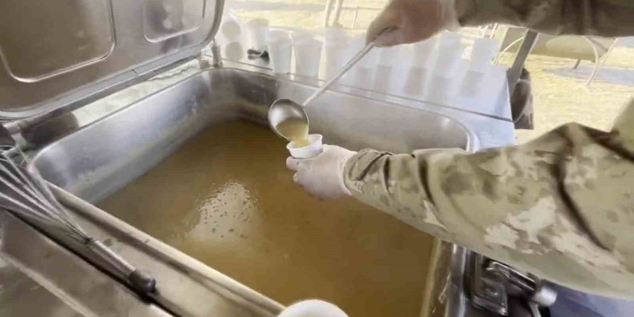 95’inci Zırhlı Tugayı Kahramanmaraş’ta çorba dağıtımına devam ediyor