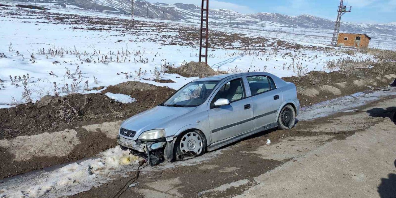 Direksiyon hakimiyetini kaybedip yoldan çıktı: 4’ü çocuk 7 kişi yaralandı