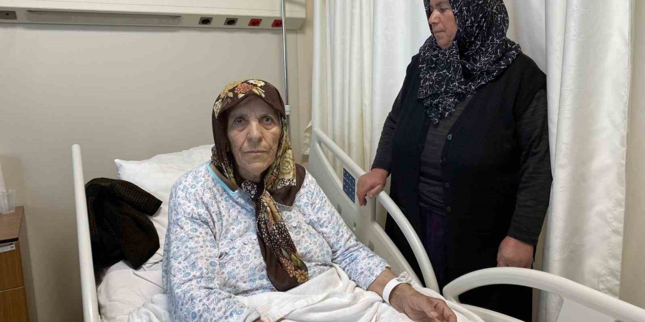 Depreme hastanede yakalanan 84 yaşındaki Emine Teyze’yi hemşire kurtardı