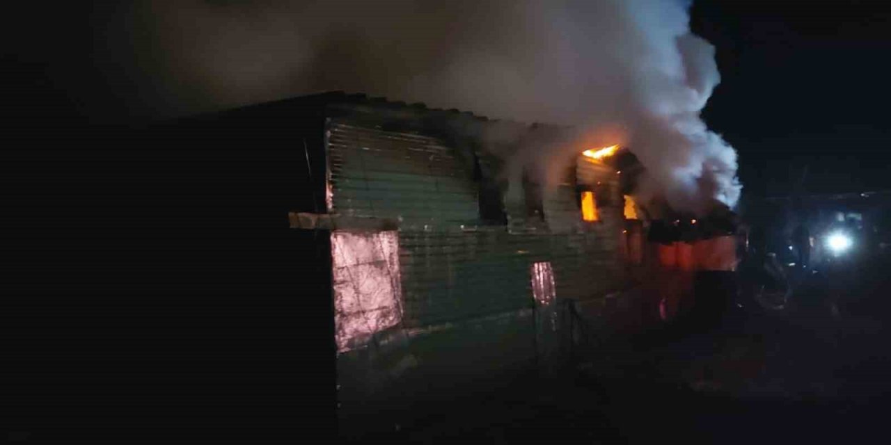 Marmaris’te prefabrik ev tamamen yandı