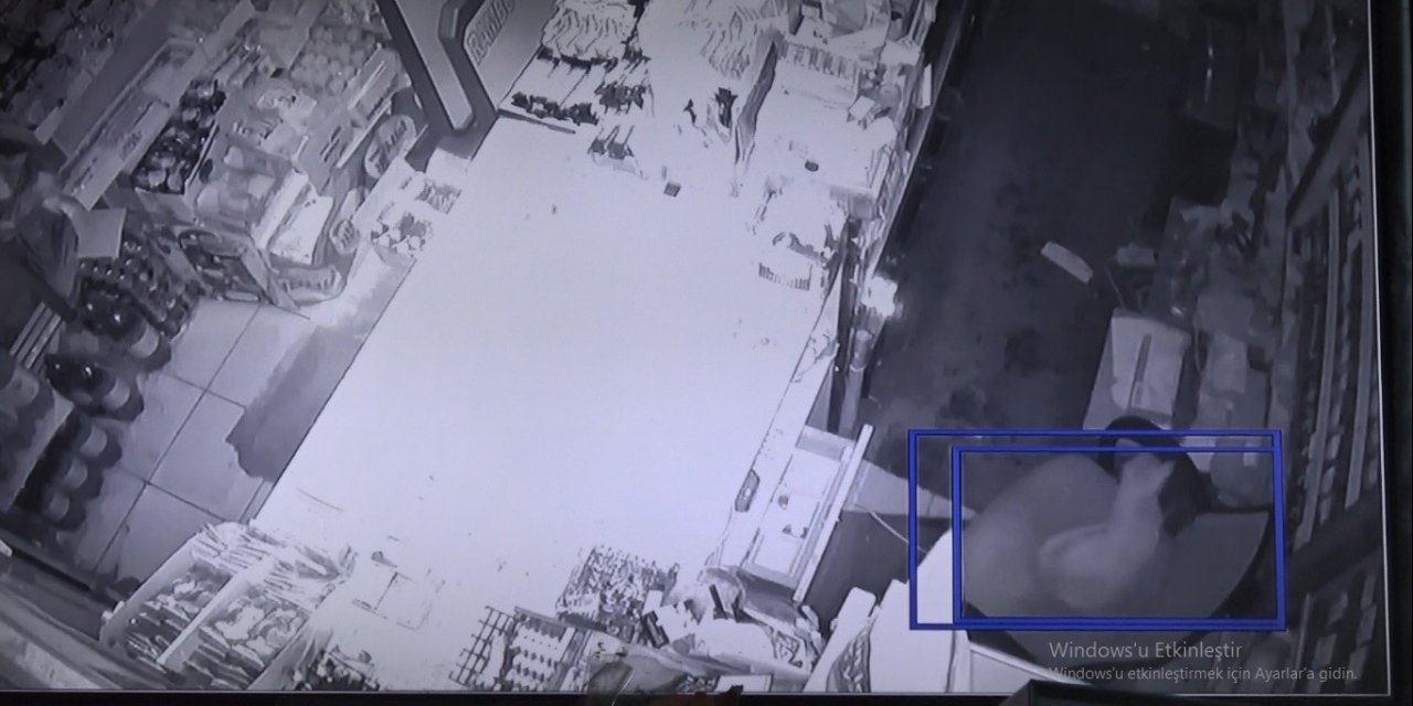 Deprem anı marketin güvenlik kamerasına böyle yansıdı