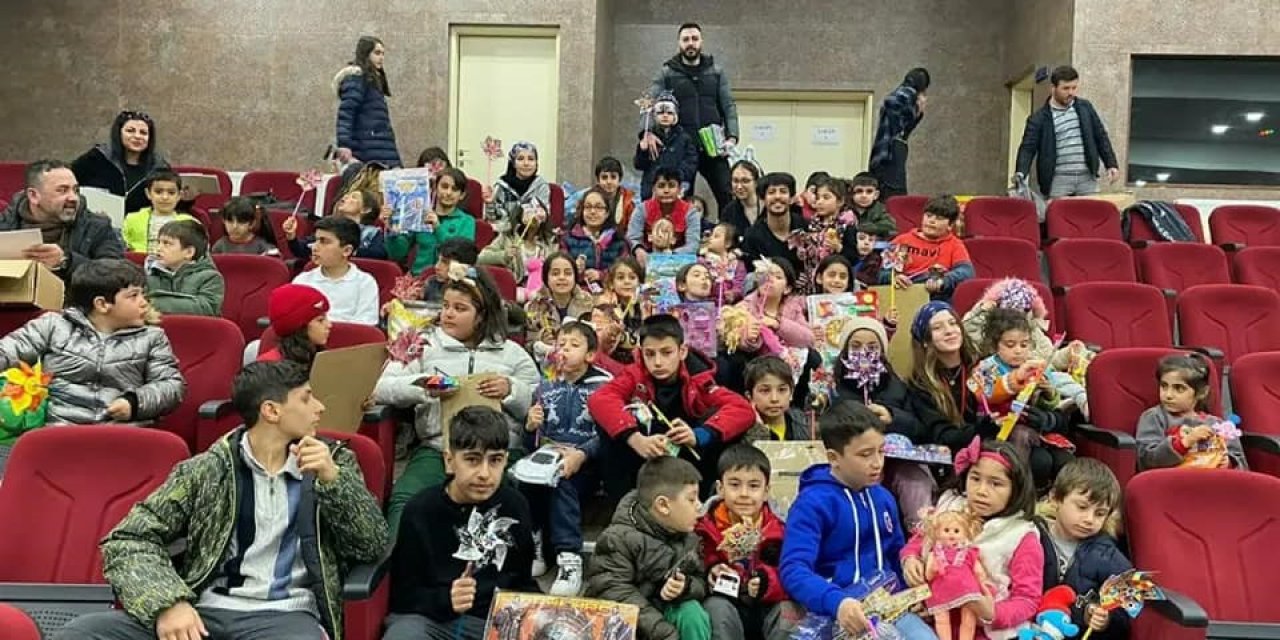 Gençlik Merkezi gönüllüleri afetzede miniklerle eğlenceli vakit geçirdi