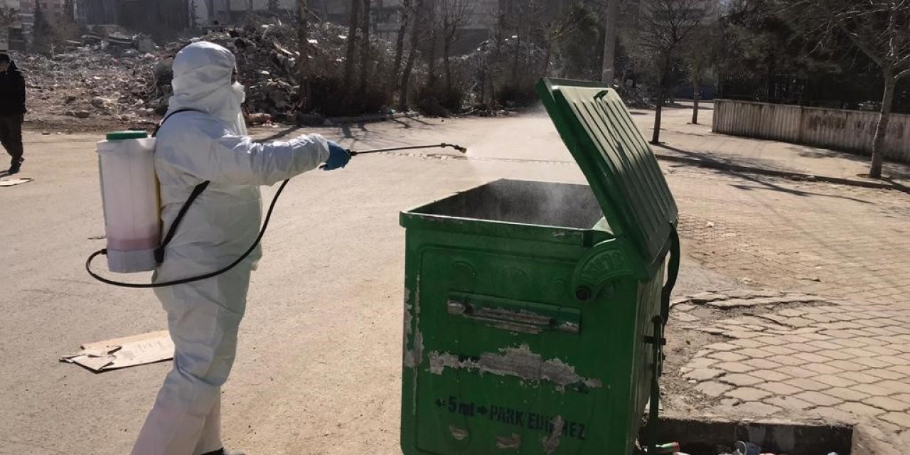 Melikgazi Belediyesi, salgın hastalıklara karşı afet bölgesinde dezenfekte ve ilaçlama çalışması yaptı