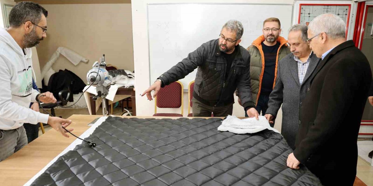 Talas’tan depremzedelere uyku tulumu