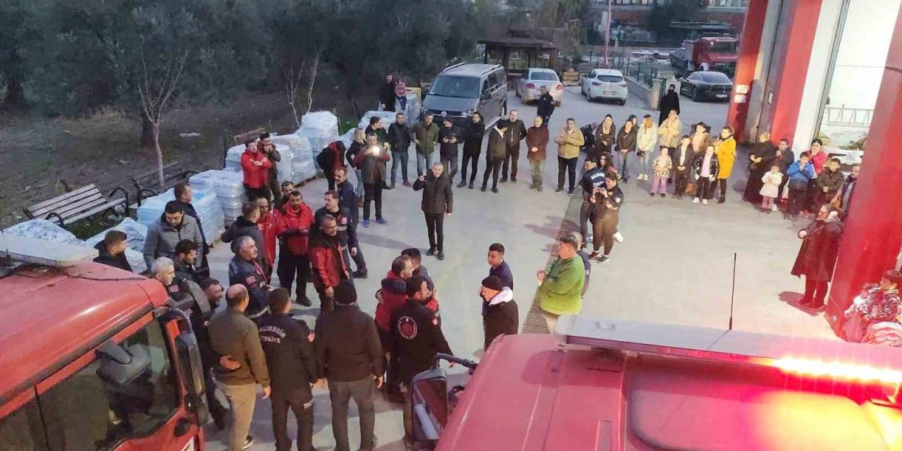 Deprem bölgesinden dönen itfaiyeci eşini adak keserek karşıladı