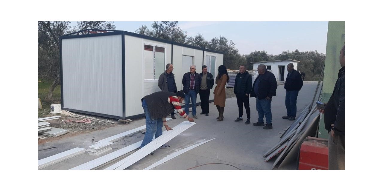 Burhaniye Belediyesi’nden afet bölgesine konteyner ev desteği