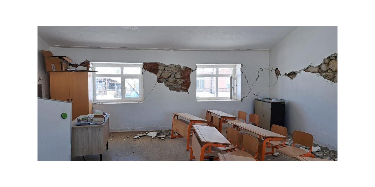 Depremde hasar gören iki okulda taşımalı eğitime geçildi
