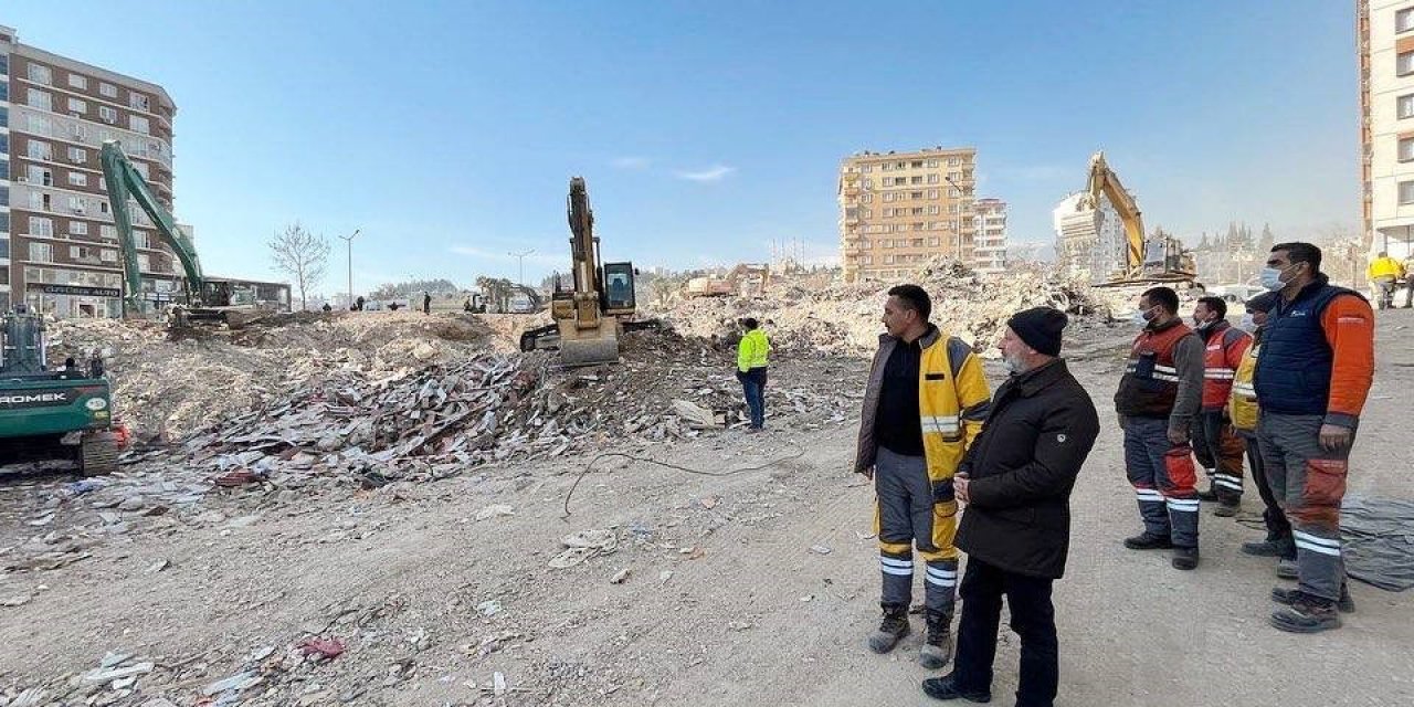 Başkan Çolakbayrakdar, deprem bölgesindeki çalışmaları kontrol etti