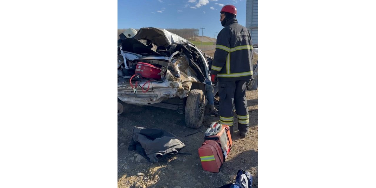 Deprem bölgesine yardıma gitmişlerdi, dönüş yolunda kaza yaptılar: 2 ölü, 3 yaralı