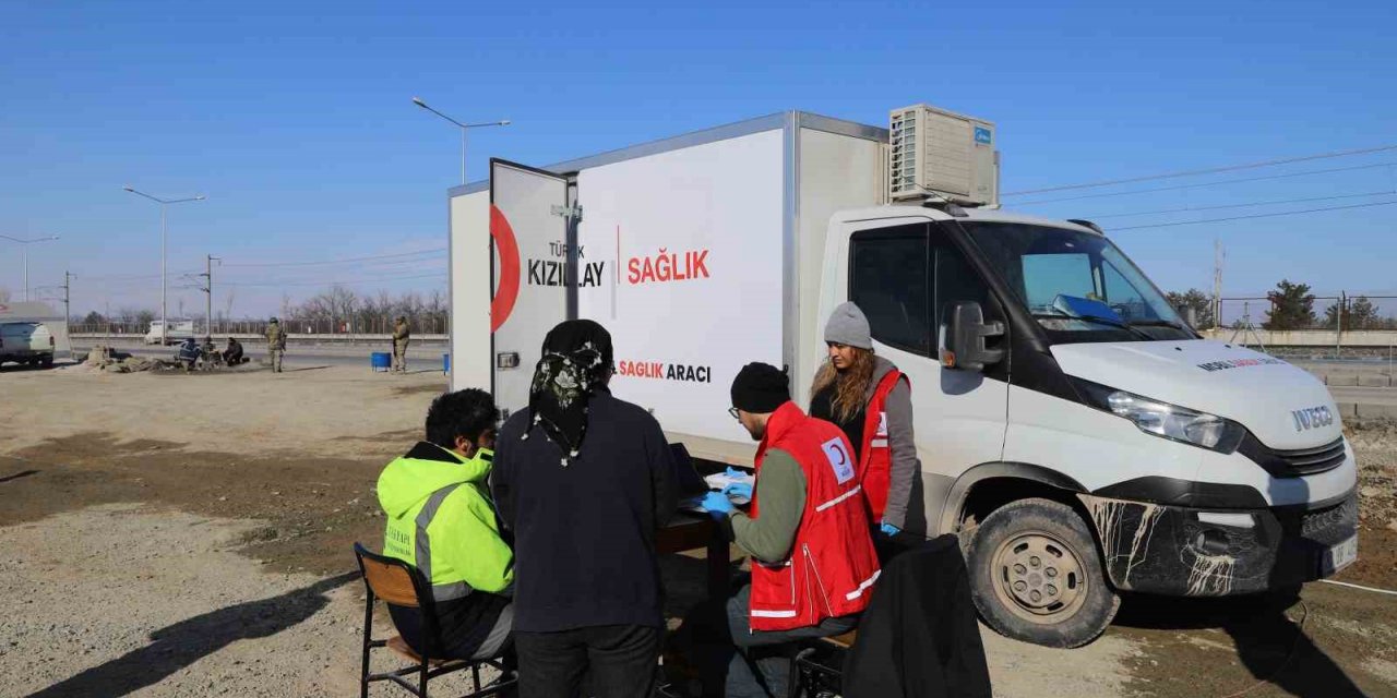 Kızılay mobil sağlık araçları ilk gün 600’den fazla depremzedeye ulaştı