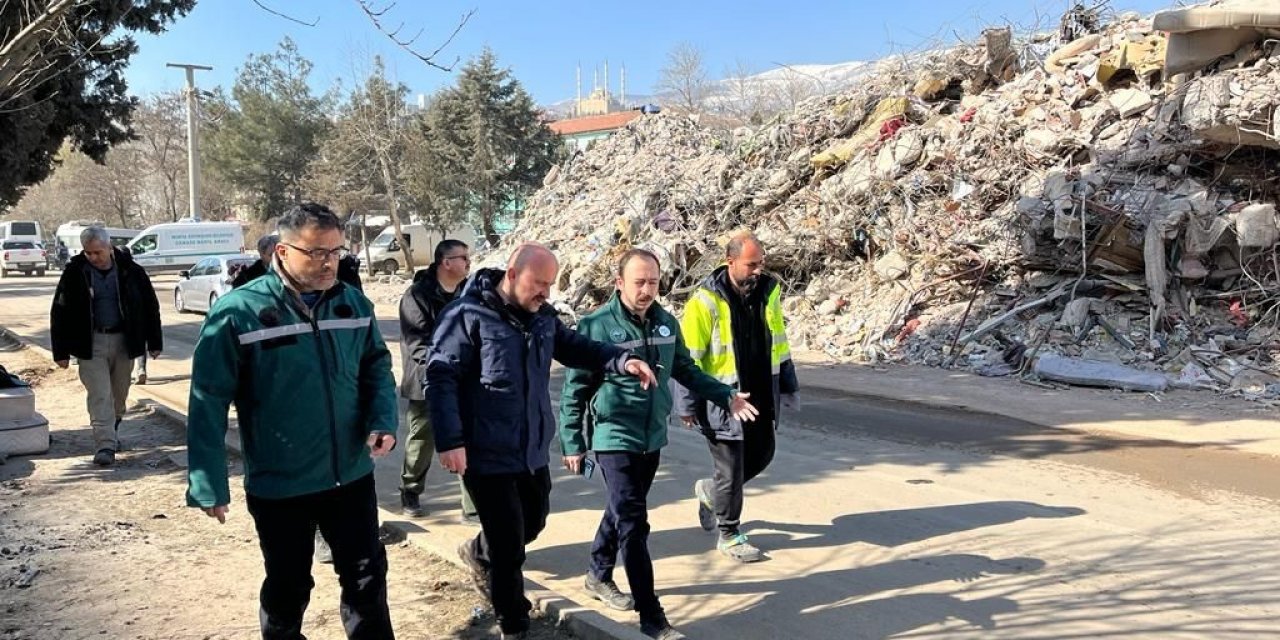 Vali Varol deprem bölgesinde enkaz çalışmalarını sürdürüyor