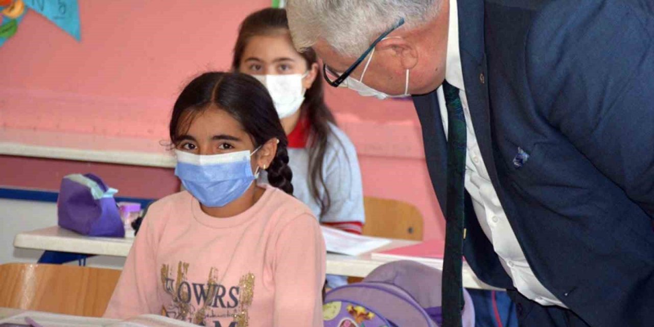 Depremzede 622 öğrencinin okullara nakli gerçekleşti