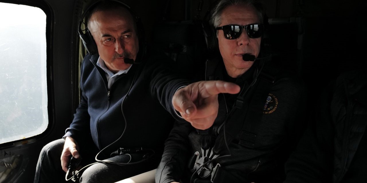 Dışişleri Bakanı Çavuşoğlu, ABD’li mevkidaşı ile deprem bölgesinde incelemelerde bulundu