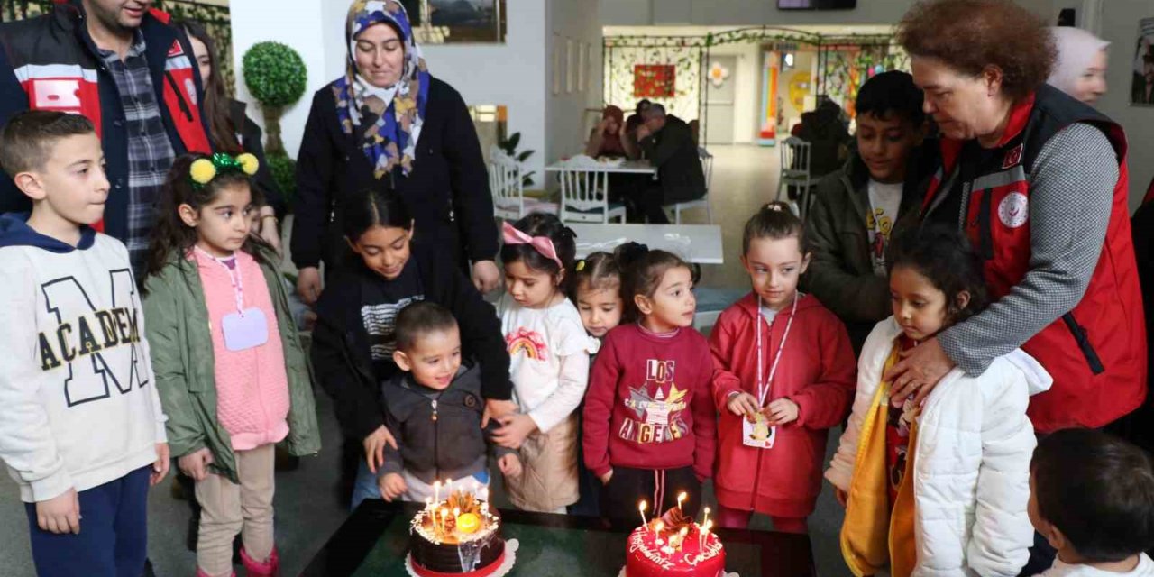 Erzincan’da depremzede çocuklar için afetin izleri silinmeye çalışılıyor