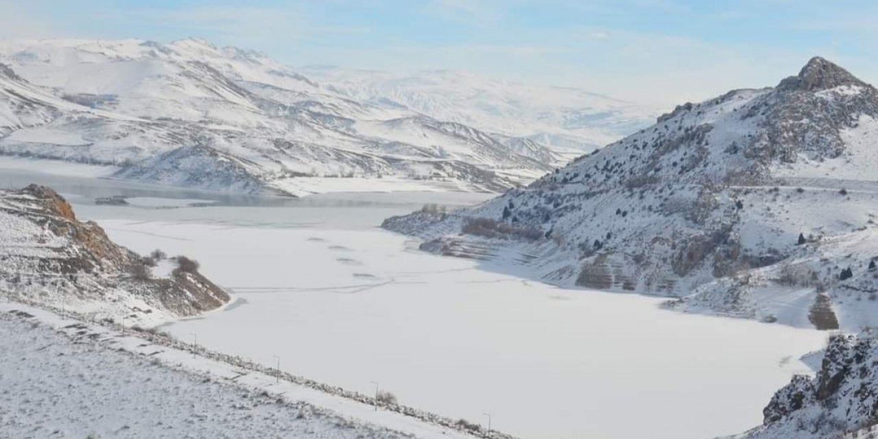 Tercan Baraj Gölü dondu