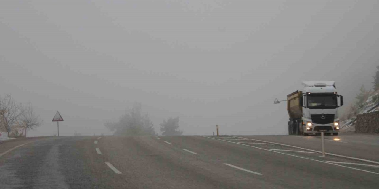 Denizli’de etkili olan sis görüş mesafesini düşürdü