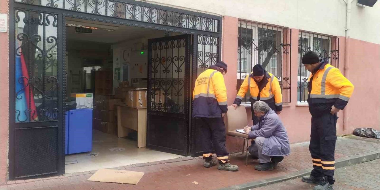 Tahliye kararı verilen okullarda taşıma işlemi başladı