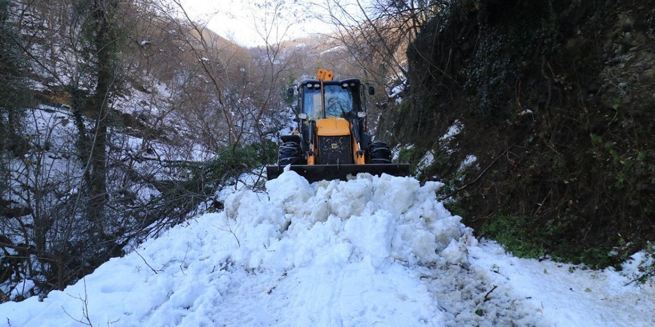Doğu Karadeniz’de kar nedeniyle kapalı 110 köy yolu bulunuyor