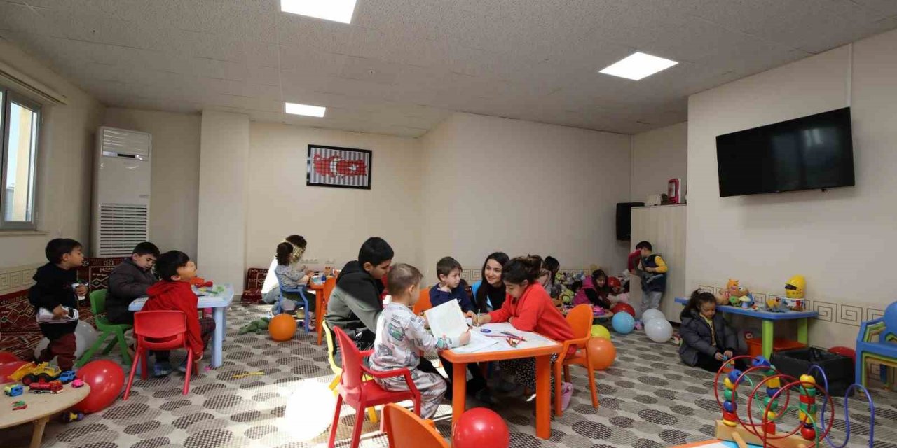 Akdeniz Üniversitesi depremzede çocuklar için 10 oyun odası kurdu