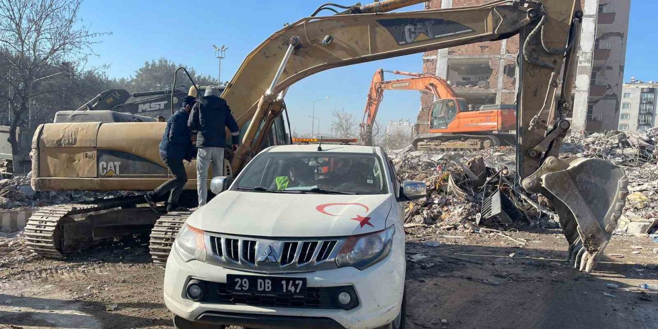 Gümüşhane İl Özel İdaresi ilk günden beri deprem bölgesinde