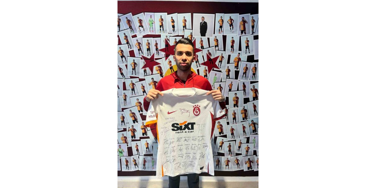 Emre Taşdemir, Fatih Karagümrük maçında gol attığı formayı depremzedeler için bağışladı