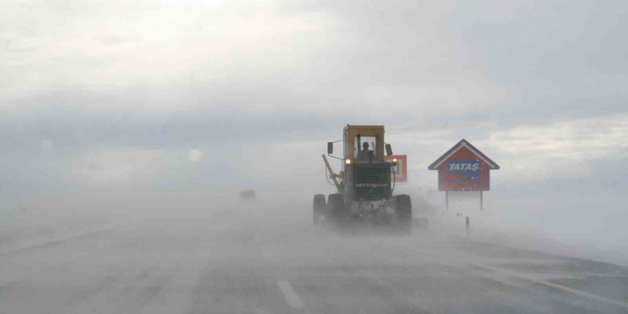Kars’ta tipiden 6 köy yolu ulaşıma kapandı