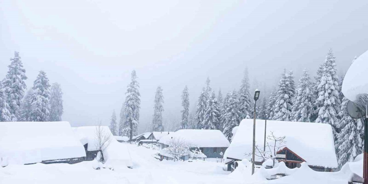 Düzce’nin yüksek kesimlerinde kar kalınlığı 80 santimetreye ulaştı