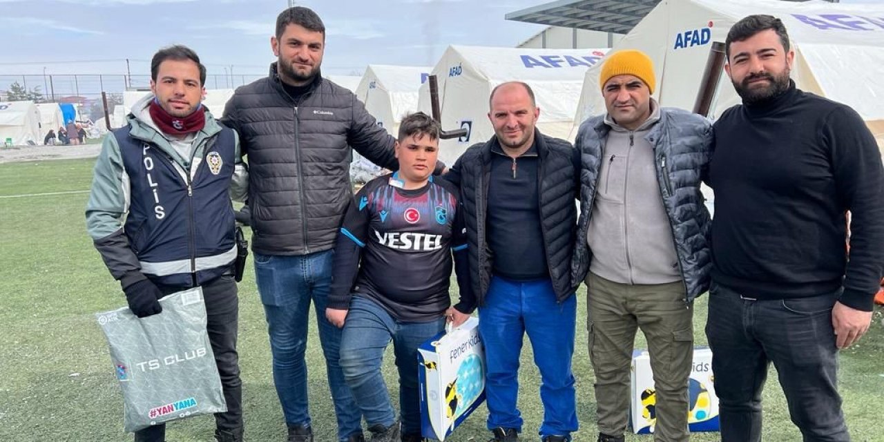 Türkiye yazılı topa vurmayan Enes Trabzonspor’un gönderdiği top ve formasına kavuştu