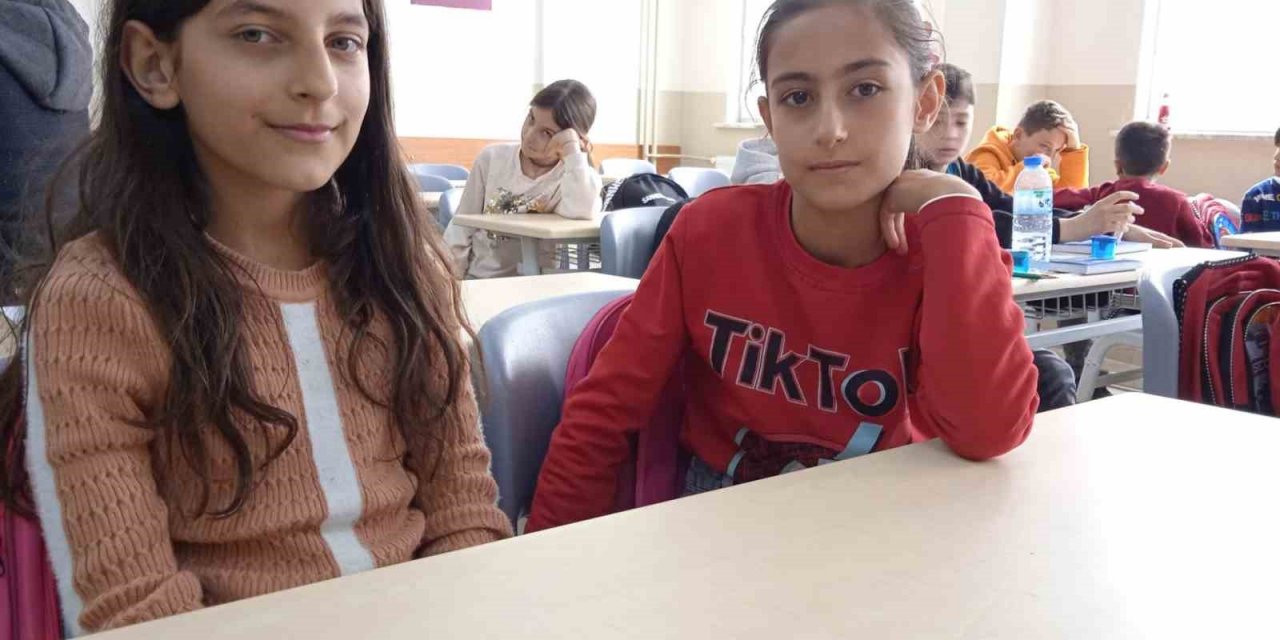 Tüm olumsuzluklara rağmen depremzede öğrencilerin heyecanları yüzlerinden okundu