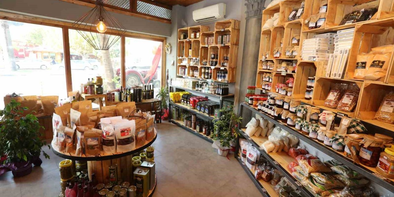 Efes Tarlası Bakkalından depremden etkilenen üreticilere destek