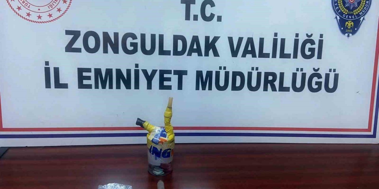 Narkotik uygulamasında yakayı ele verdiler