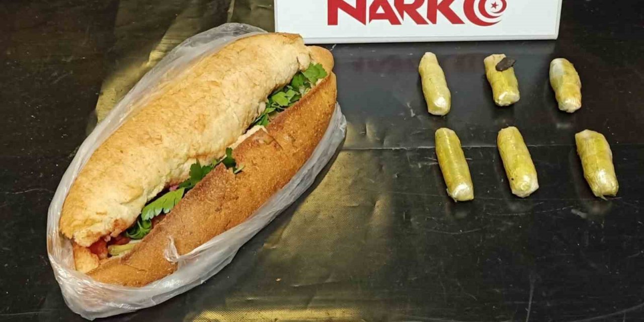 Ekmeğin arasına gizledikleri uyuşturucuyla yakalandılar